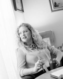 kate-lincolngoldfinch_599850-28076626-profile-l