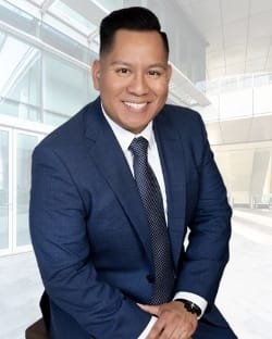 oscar_ischiu_31366955l-profile